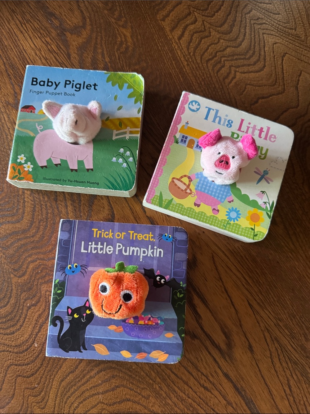 ABC Baby Signs Board Book, Usborne Black & White Books, Finger Puppet Books - Picture 5 of 15
